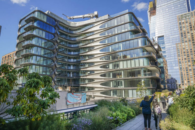 What's that building on the High Line? | Livin' The High Line