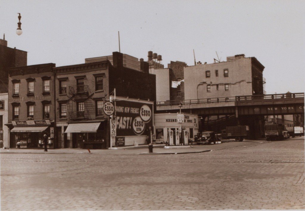 Esso Station on West 29th Street, 10th Avenue. http://www.oldnyc.org/#710521f-a http://digitalcollections.nypl.org/items/510d47dc-f2c6-a3d9-e040-e00a18064a99